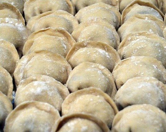 Ile gotować mrożone pierogi mrożone pierogi