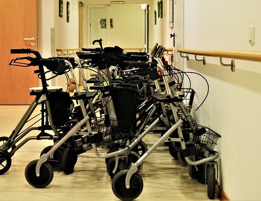 wózki kąpielowe dla osób starszych