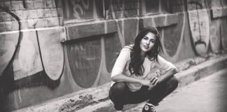 Jakie uchwyty do białej szafy w przedpokoju?