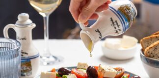 Czy ser sałatkowy to to samo co feta?