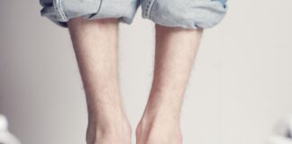 Czy olejek z drzewa herbacianego pomaga na grzybicę paznokci?